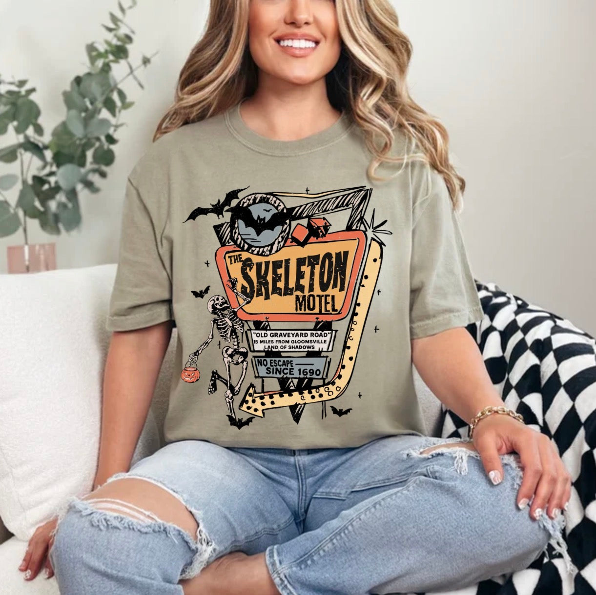 The Skeleton Motel, Retro, Funny Halloween, Haunted Mansion, Trendy Halloween, Horror T-shirt