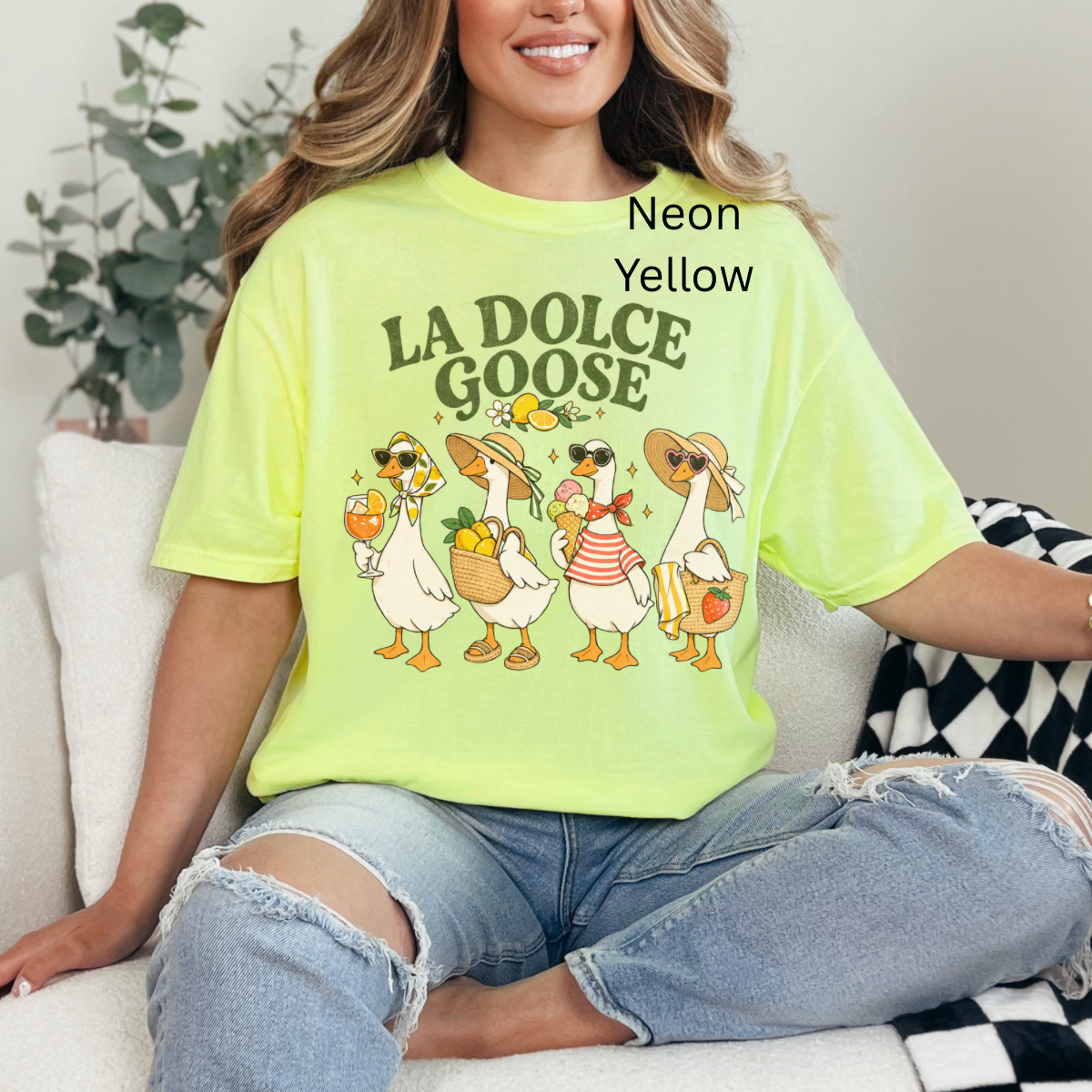 La Dolce Goose, Cute Funny Beach Geese, Retro Vacay Duck, Summer Goose Tshirt