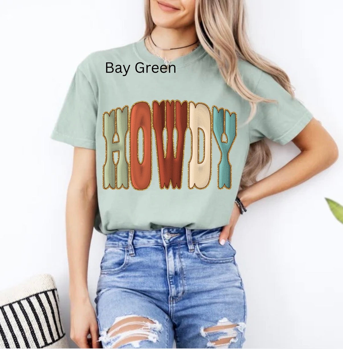 Glitter Howdy, Retro Western, Glitter Outline, Cowgirl, Trendy Country T-shirt