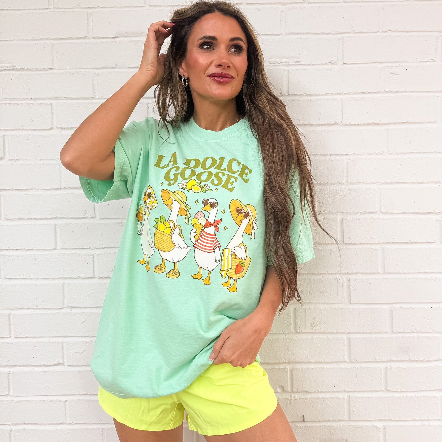La Dolce Goose, Cute Funny Beach Geese, Retro Vacay Duck, Summer Goose Tshirt