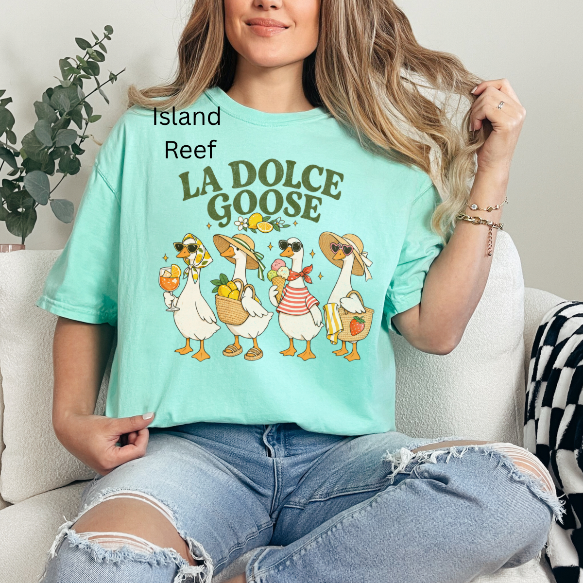 La Dolce Goose, Cute Funny Beach Geese, Retro Vacay Duck, Summer Goose Tshirt