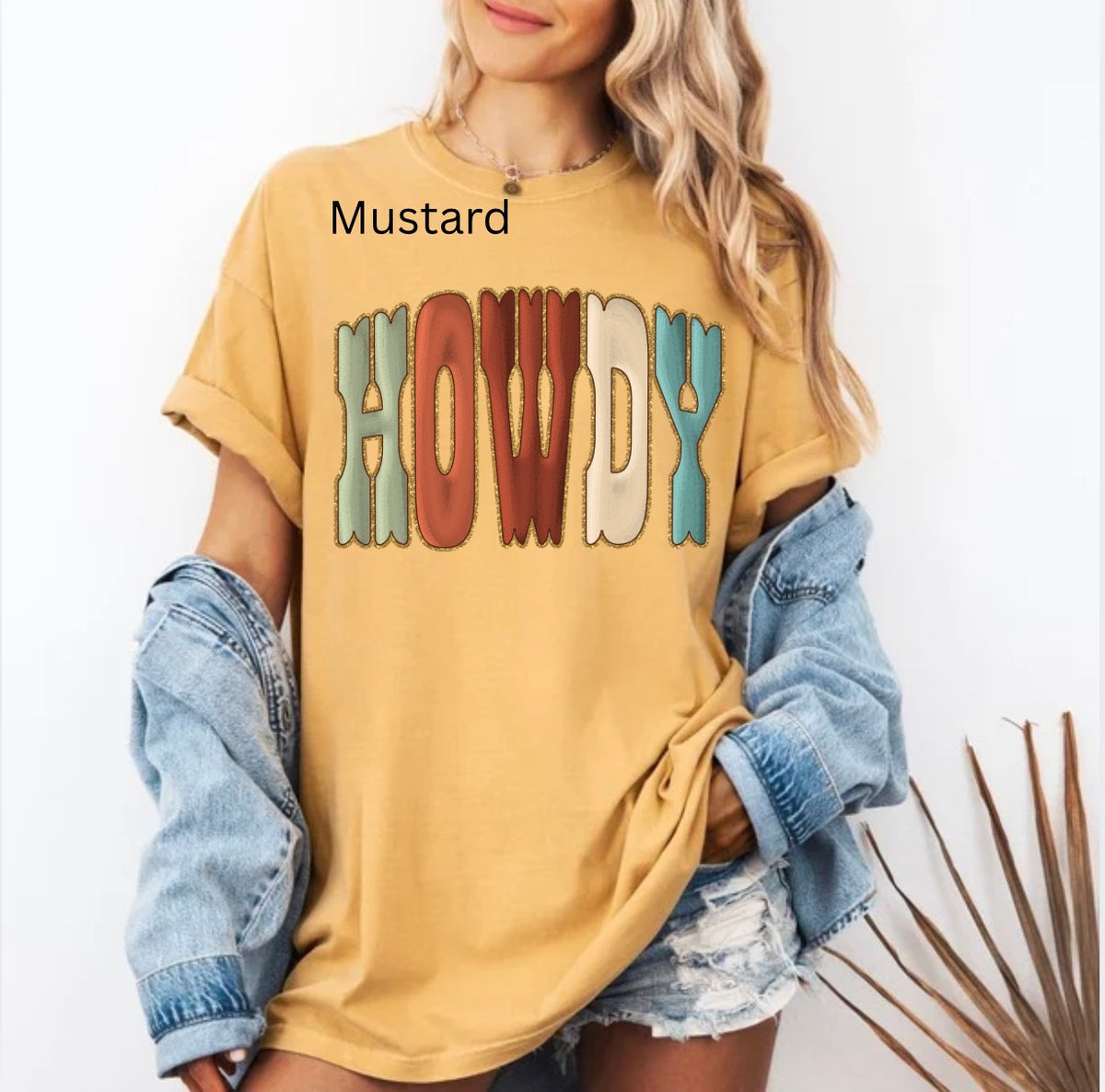 Glitter Howdy, Retro Western, Glitter Outline, Cowgirl, Trendy Country T-shirt