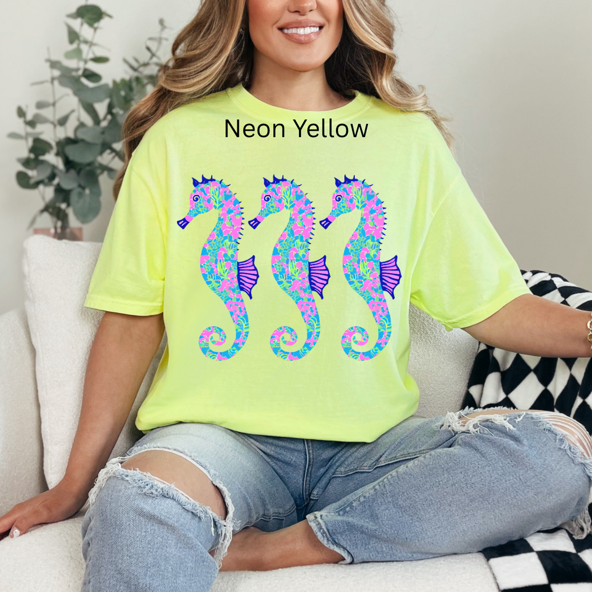 Neon Seahorse, Beach Coastal Hawaii, Preppy Beach, Cute Beachy Vibes, Preppy Coastal Neon T-shirt