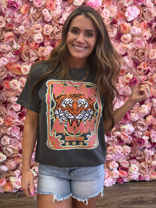 The heavens are roaring Tshirt