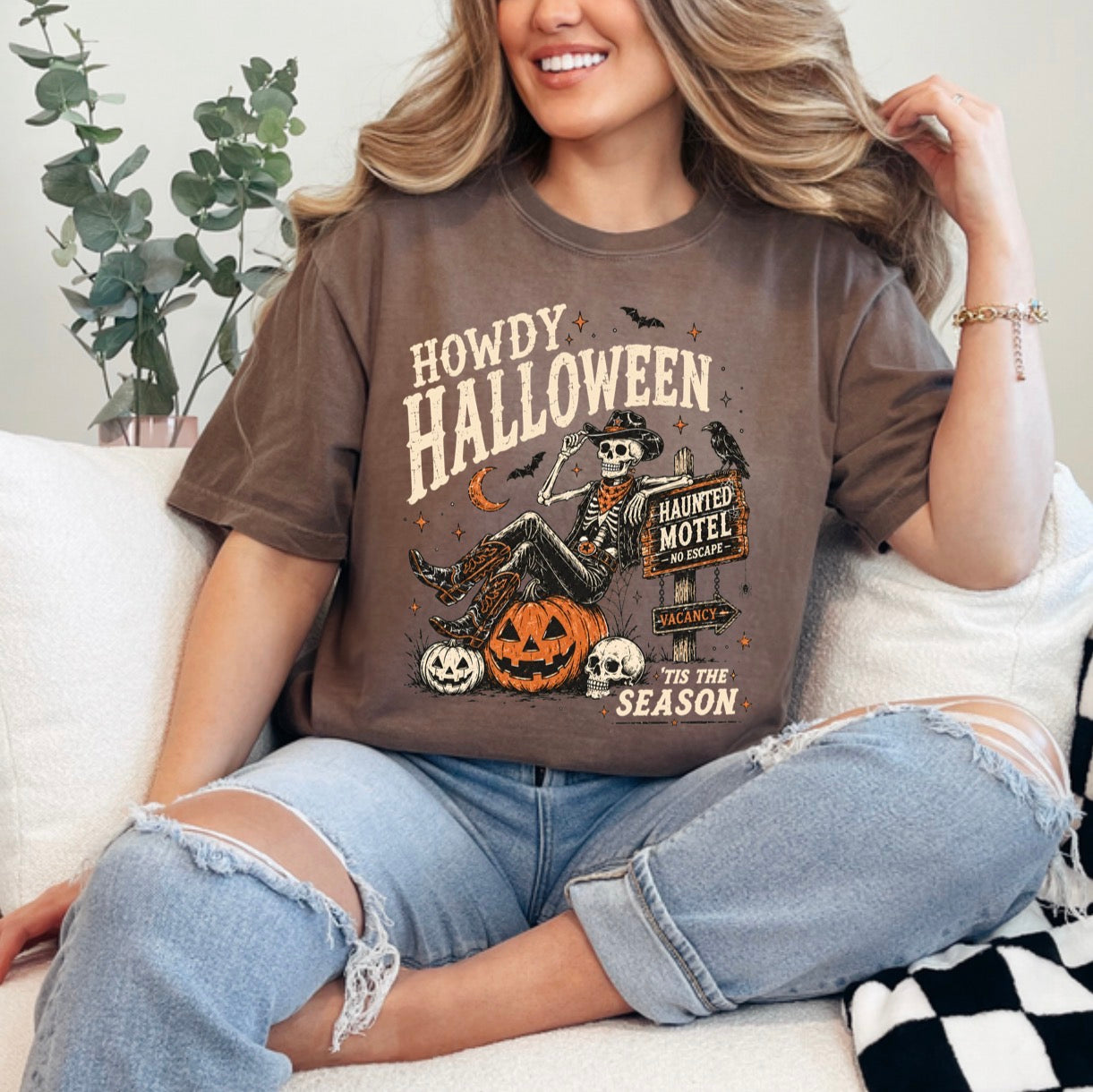 Western Howdy Halloween, Haunted Motel, Scarecrow, Retro Halloween, Spooky Halloween, Trick or Treat, Spooky T-shirt