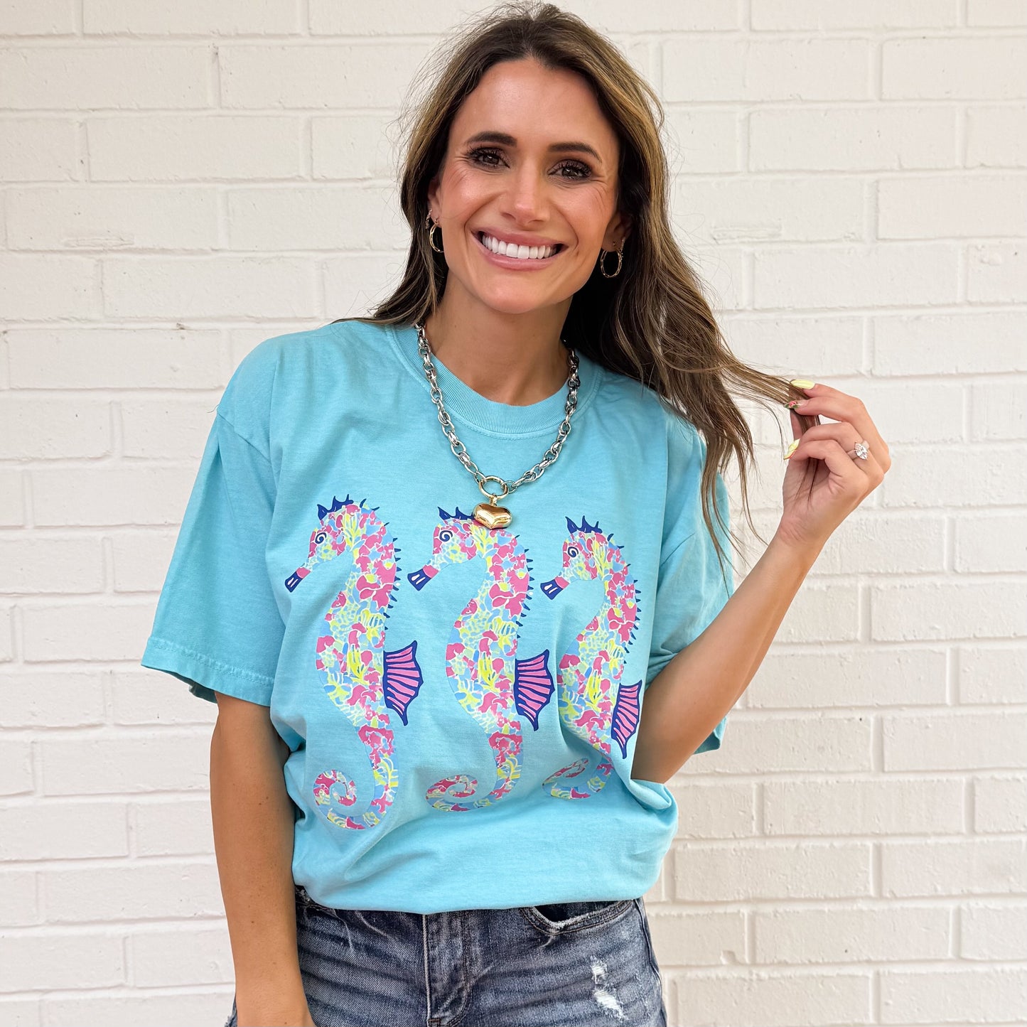 Neon Seahorse, Beach Coastal Hawaii, Preppy Beach, Cute Beachy Vibes, Preppy Coastal Neon T-shirt