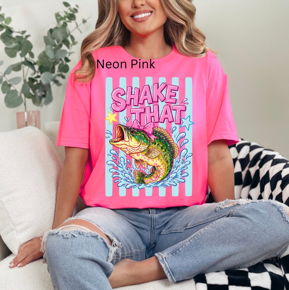 Shake That Bass, Funny Animal, Summer, Fish, Bass, Trendy Fish T-shirt