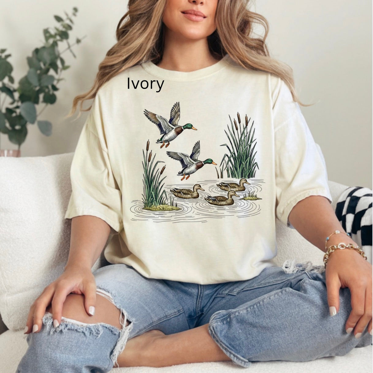 Vintage Mallard Ducks, Mallard Duck, Flying Mallard, Retro Duck Hunting, Hunting Season T-shirt