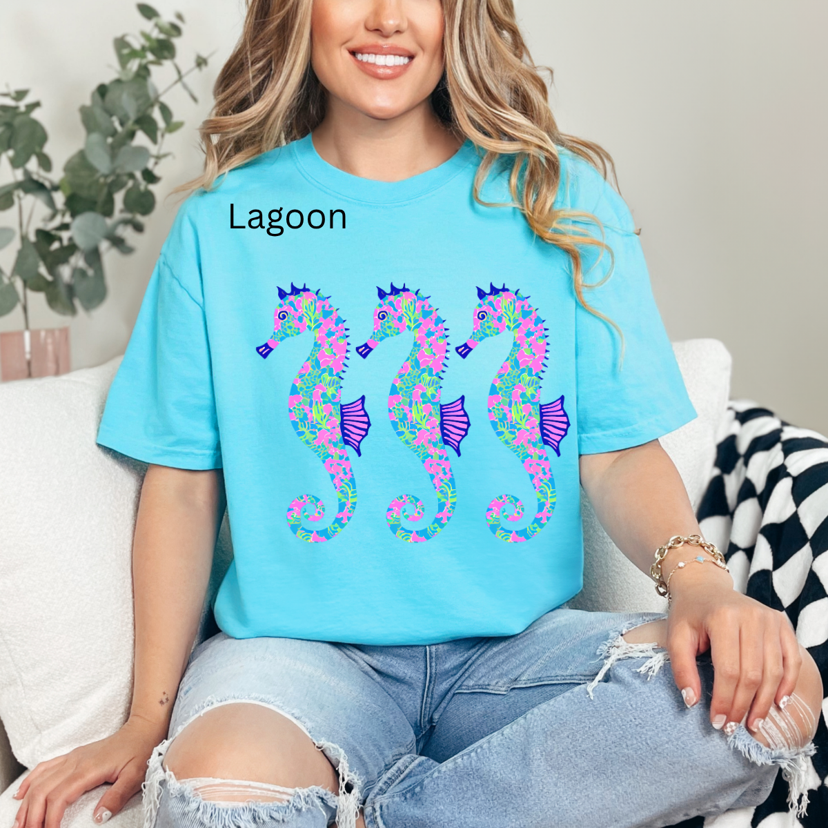Neon Seahorse, Beach Coastal Hawaii, Preppy Beach, Cute Beachy Vibes, Preppy Coastal Neon T-shirt